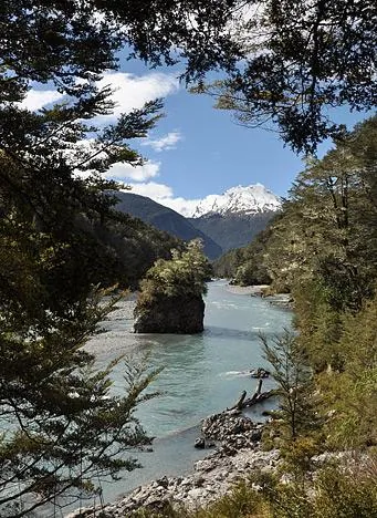 The turquoise glacial river water, the eroded stone islands and the snow-capped backdrops epitomised this as a classic NZ track