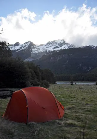 We decide to pitch tent in the Sandy Bluff clearing as it was 7pm already due to the late start