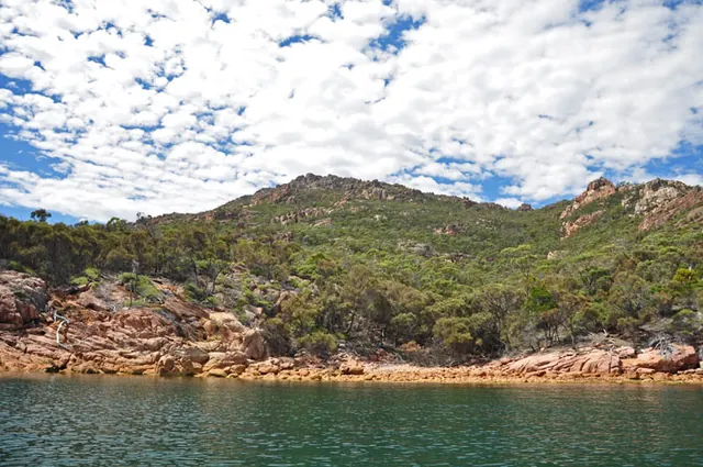Freycinet Kayaking — photograph 17