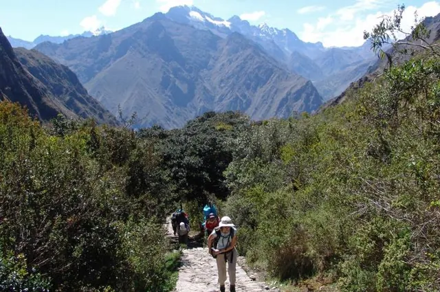 A long uphill slog to the Warmiwanuscca pass