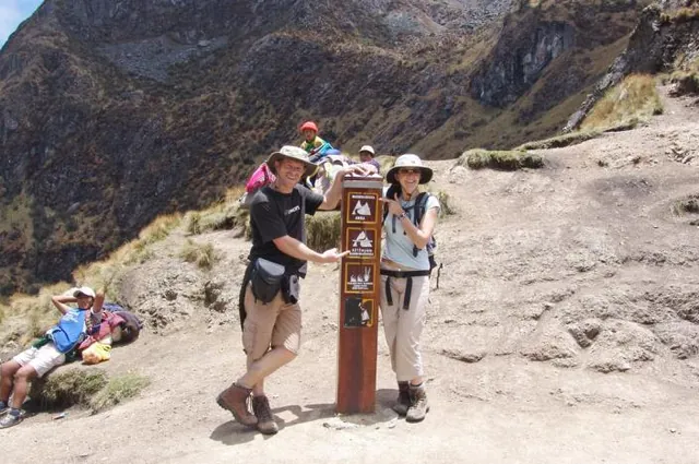 We reach Warmiwanuscca Pass at 13,829 feet (4215m) ... piece-a-cake!