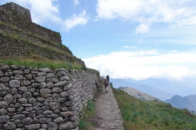 So many Inca ruins along the trail ... this one is called Phuyupatamarka