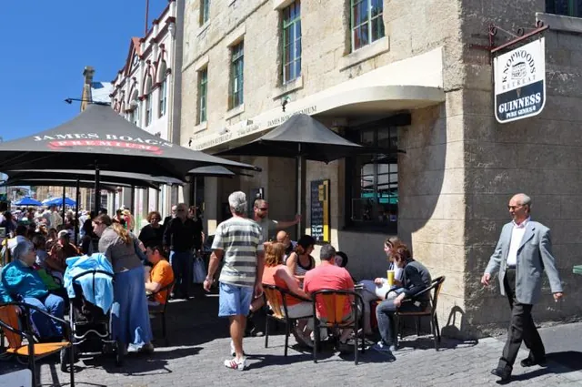 We couldn't pass a place like this without dropping in for a sociable schnifter