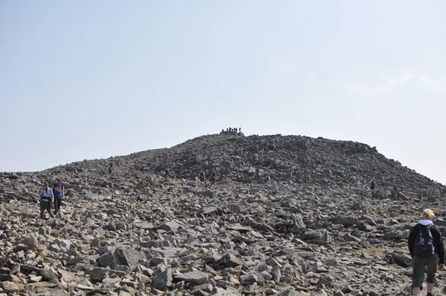 The summit cairn is in sight!!