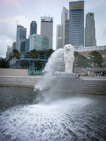 Singapore's iconic Merlion fountain statue