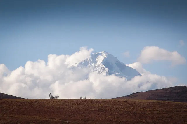 The gorgeous looking Mount Veronica sits as a spectacular backdrop