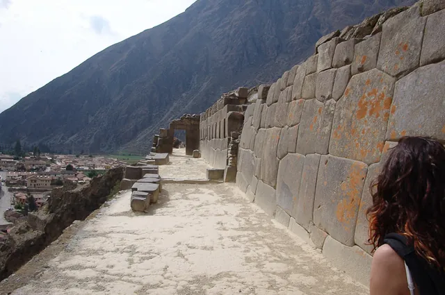 We spend the night in Ollantaytambo and look around the Inca settlement before we drive to the trek