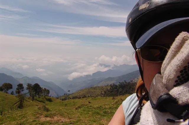 We continue descending and start getting close to the cloud forest