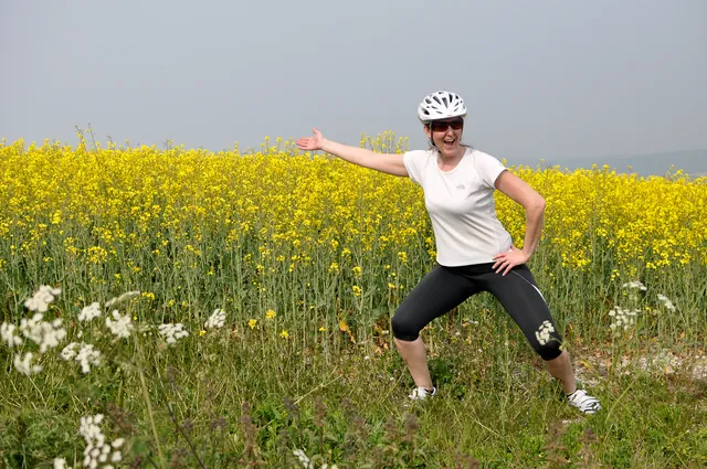 Passing through a magnificent field of rapeseed oil ... love the stuff!