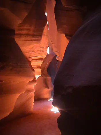 Welcome to the very narrow Upper Antelope Canyon