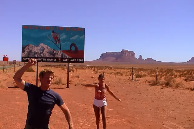 No strangers to pulling stupid faces in front of U.S. state border signs