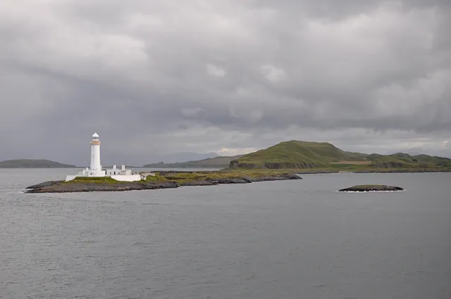 Passing the fabulous lighthouse on Eileen Musdile