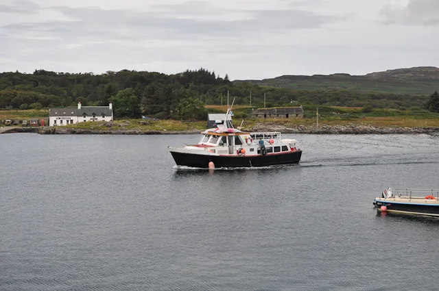 The Turus Mara ferry shows up to take us on daytrip out to the bird colonies