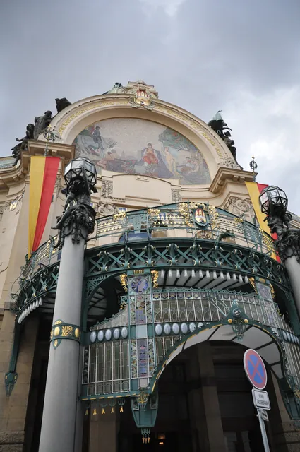 Looks like a huge Wurlitzer