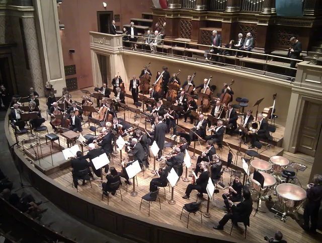 Good seats looking right down on the ~50 piece orchestra ... exciting!