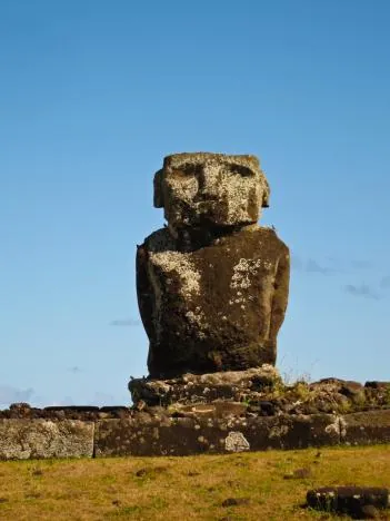 Squat Moai.
