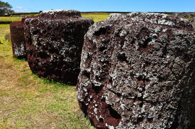 Fallen Moai hats