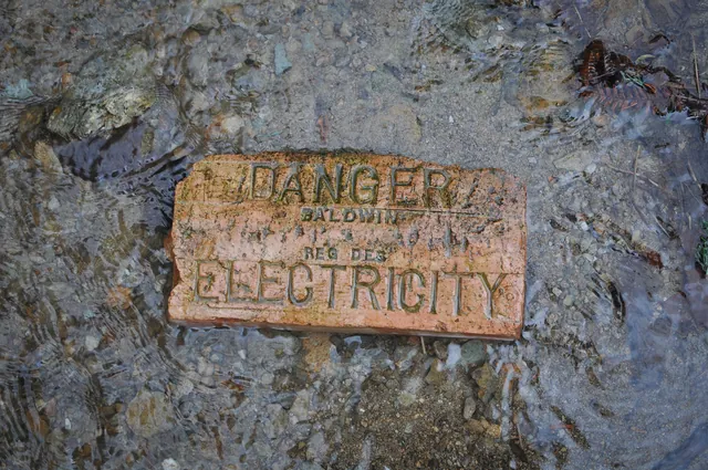 Odd location for an electricity cable