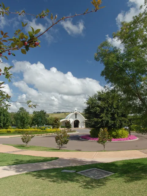 Arriving at Hunter Valley Gardens to pick up the bikes