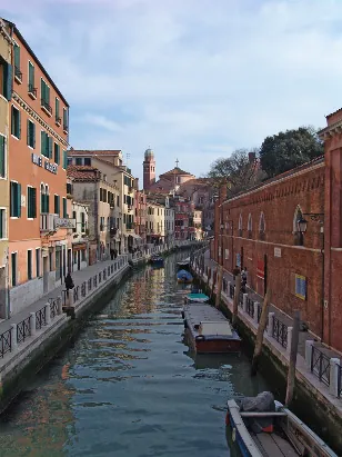 We set out the next day on a walk of the streets and canals