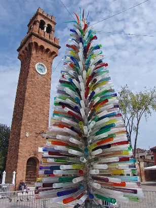 Murano's 8.5m high christmas tree made from 1000 glass tubes