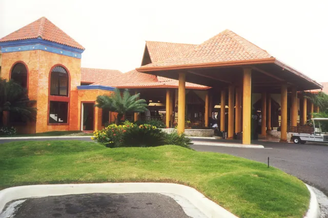 Welcome to the Gran Ventana Beach Resort. Newly built and we were impressed with our choice