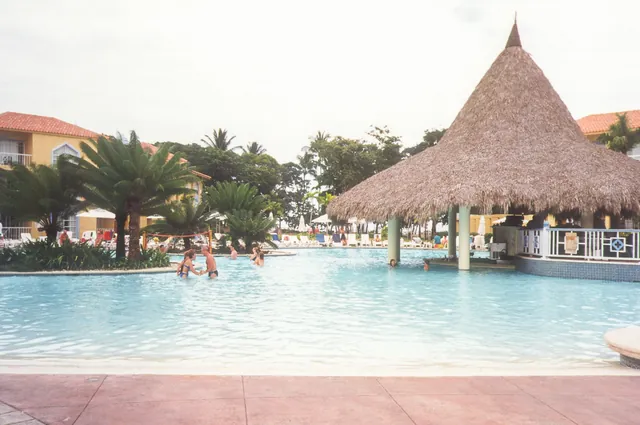 A nice big pool and swim-up bar area