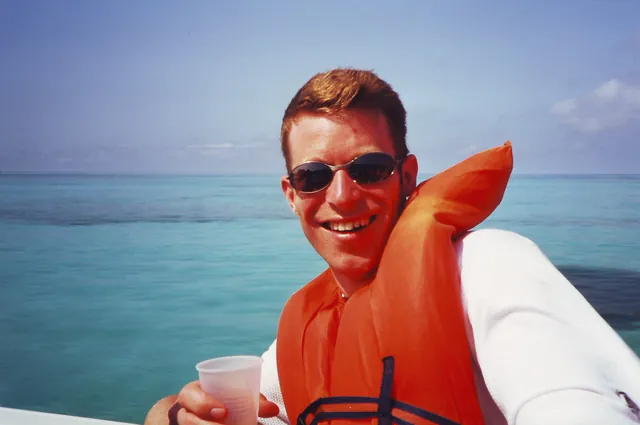 We zoom out into the turquoise sea water