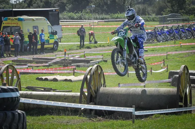 Pro-rider demonstration before the afternoon session