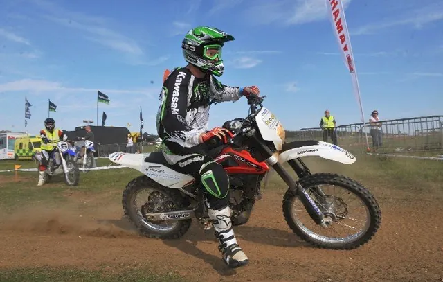 Nice bit of dust coming off the back tyre on the power out