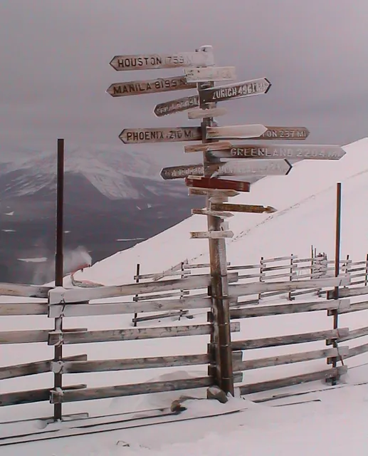 Nice sign, but irrelevant for our next route down to the bottom