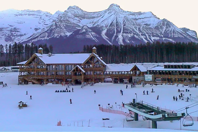 Finishing back at The Lodge of the Ten Peaks after a few days of good boarding/skiing at Lake Louise - good trip!