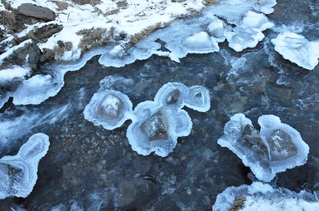 Loving some of these ice formations around the rocks on the way down