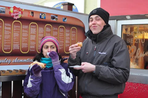 Hans enjoying the interesting crunch on the bottom. Naz not sure