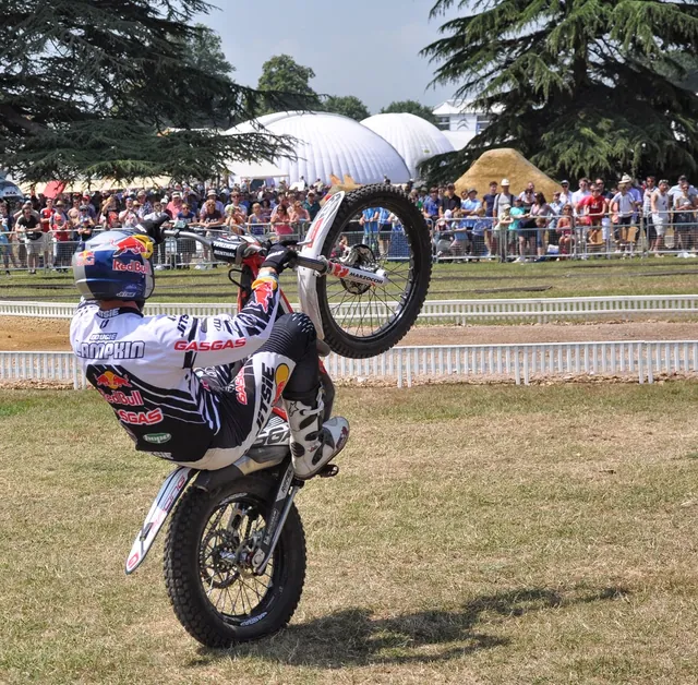 Dougie Lampkin, what a legend. Have been watching him recently taking part in the Endurance MotoX events. Skilled at that also.