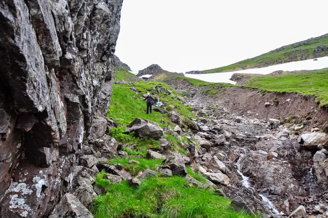 A couple of hairy bit to traverse to get across to the less steep downhill section
