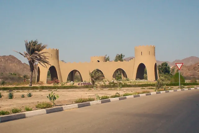 Keep a lookout for the castle on the roundabout and you're there!