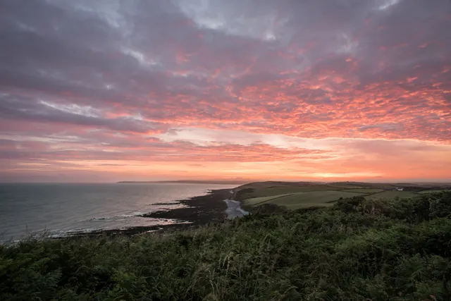 Early start on the trail today with a view to avoiding some bad weather moving in late morning. We caught the spectacular sunrise from the top of Green Cliff