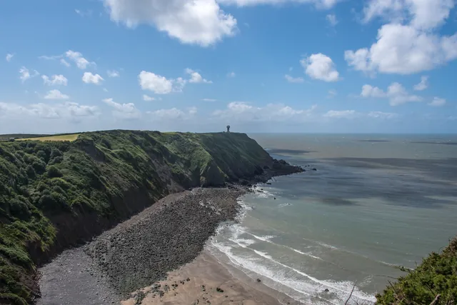 When you reach the end of Gawlish Cliff, you are presented with a view over Shipload Bay. To the uninitiated, there's a question "Is that Hartland Point lighthouse?", "Maybe some futuristic lighthouse design?". Fear not, this is the radar station at West Titchberry. The lighthouse is at the end of the next bay