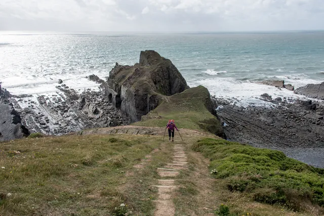 Blustery conditions heading to Hartland Quay Hotel for a beer