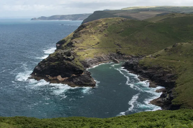 The tight approach in to Boscastle Harbour