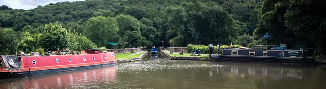 The very pretty Dundas Aquaduct, with its much needed water fill-up facility