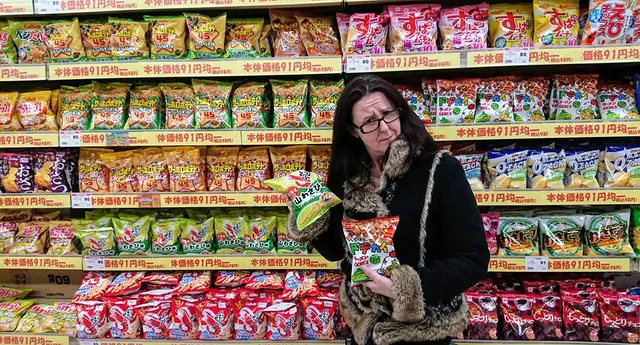 The nearby, huge supermarket in Asahikawa seemed to specialise in aisle upon aisle of indecipherable, wacky snacks. We bought a few, cos we like to live on the edge 