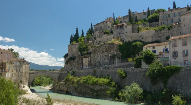 Impressive hillside living in Vaison la Romaine