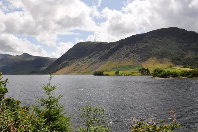 Gorgeous lake and fell vistas on offer
