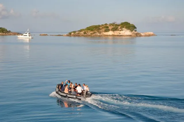 We get ferried over to Lizard Island on the tender end-of-trip