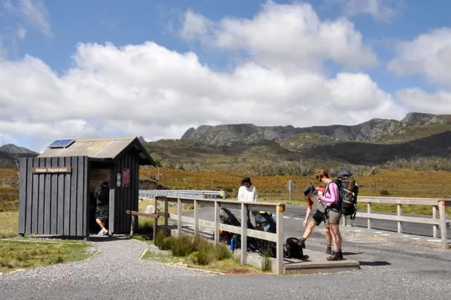 Catch the shuttle bus (every 10 mins) to bring you here to the start at Ronny Creek car park ... off we go!