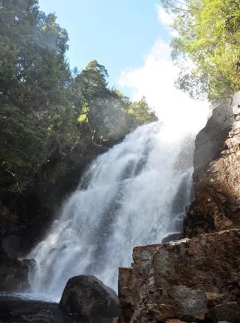 Fergusson Falls from below ... there is a small side path down to here