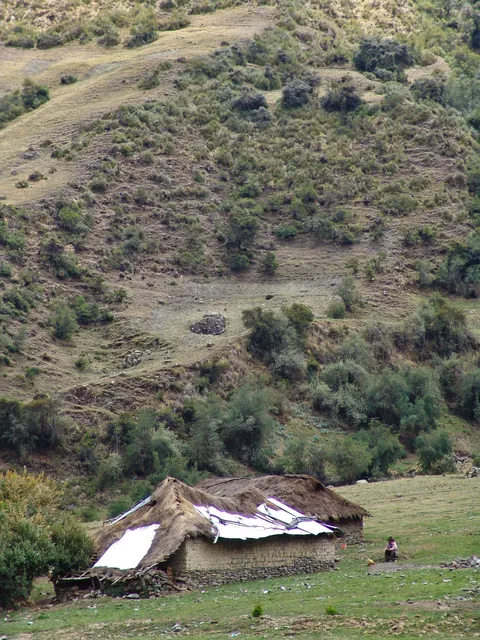 We camp close to a dilapidated farm house, out here in the middle of nowhere