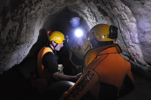 Howie giving some good insights into cave formation